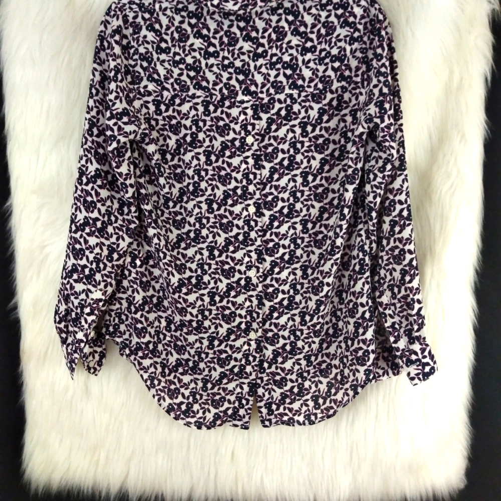 Banana Republic Boyfriend Fit V Neck Floral Top Size XS - Picture 6 of 9